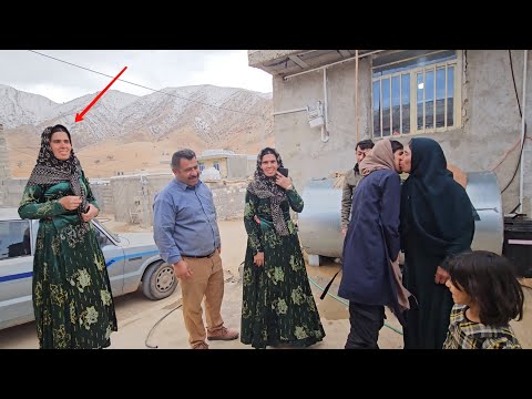 The meeting between the siblings of Khoder and Fariba with their sister Zahra in Zahra's family