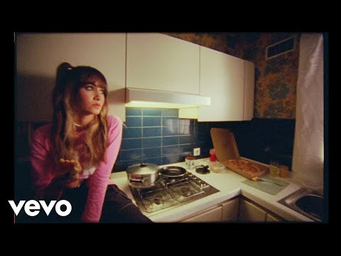 Videoclip de = (IGUAL) — Aitana