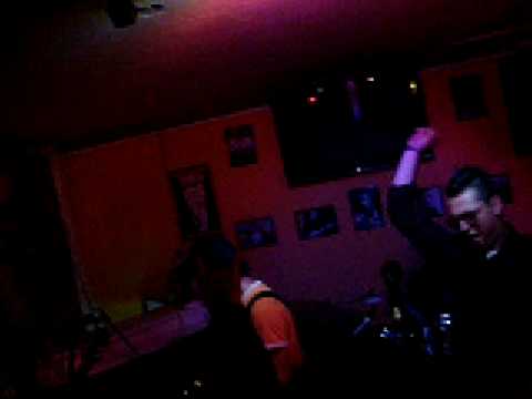La tercer ala muerta - Escuela de rock and roll en vivo 28 - 12 - 08 Bog, COL (video fan)