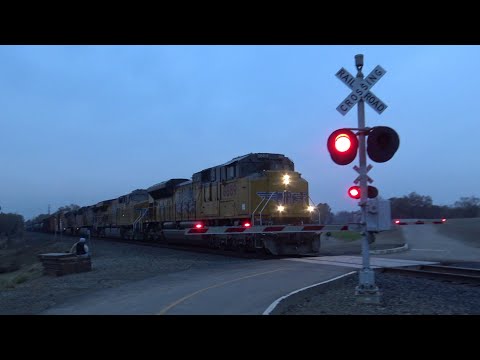 UP 8889 Manifest With Garbage Cans North, Sacramento Northern Bike Trail Ped. Railroad Crossing