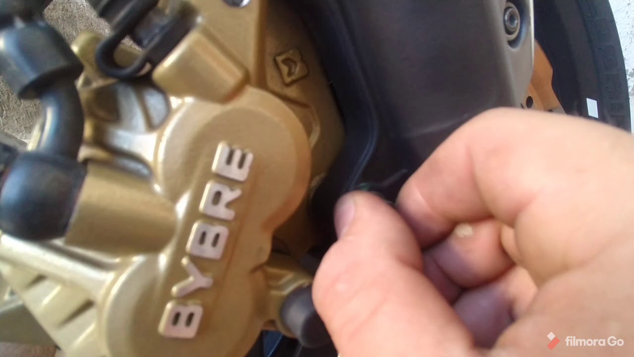 Cómo cambiar balatas delanteras y traseras de una Pulsar 200ns||Axel Miramontes 239