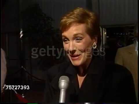 y2mate com   Julie Andrews at the Thats Life Premiere September 23 1986 360p