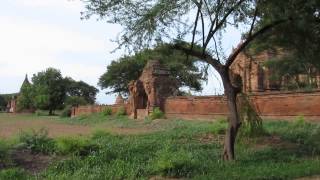 preview picture of video 'Burma - Bagan Street Scene via Horse Cart, 4 of 6'