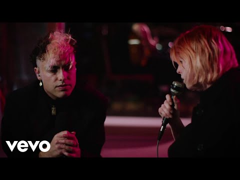 Keir, Fenne Lily - leave a light on (live from Rockfield Studios)