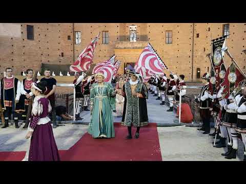Palio di Fossano: La sfilata in Piazza Castello