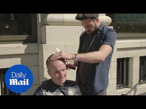Vet teams with hairdresser to help homeless and their pet dogs - Daily Mail