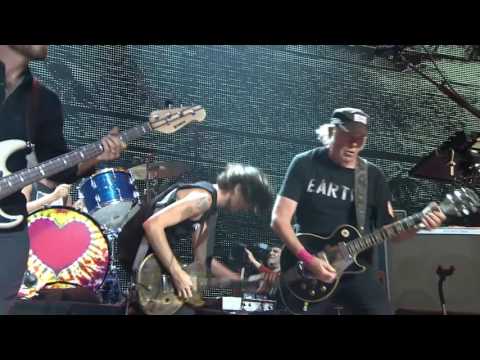 Neil Young + Promise of the Real - Rockin' In The Free World (Live at Farm Aid 2016)