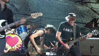 Neil Young + Promise of the Real - Rockin&#39; In The Free World (Live at Farm Aid 2016)
