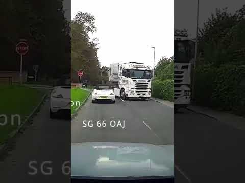 HGV fails to clear road before turning into a blind junction.