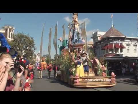 2011 Disney Parks Christmas Day Parade (1 of 3)