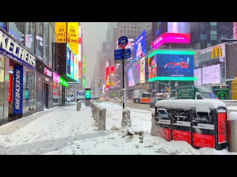 ⁴ᴷ⁶⁰ Times Square New York City During Biggest Snowstorm of the Year (February 1, 2021)