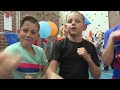 Oud-schaatser Ter Mors zet kinderen aan het sporten