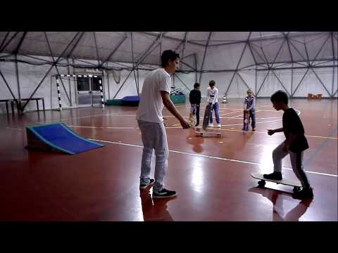 download lagu mp3 mp4 Scuola Skateboard Milano, download lagu Scuola Skateboard Milano gratis, unduh video klip Download Scuola Skateboard Milano Mp3 dan Mp4 Viral Gratis