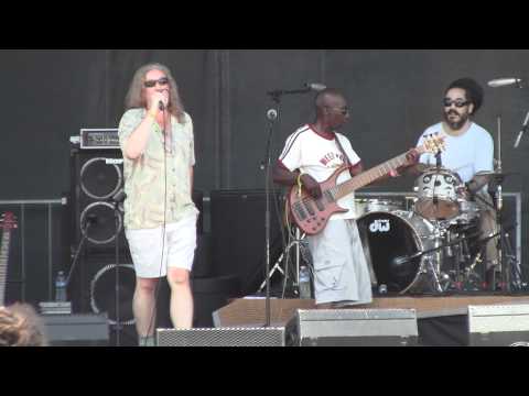 Dr. Jah & The Love Prophets at The Big Up 2011 : I Do Not Sniff The Coke....