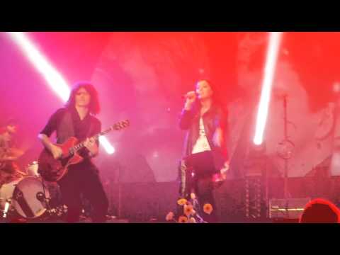 Megakoncert radia Čas 2013 Ostrava, Ewa Farna - Boží mlejny melou, Měls mě vůbec rád