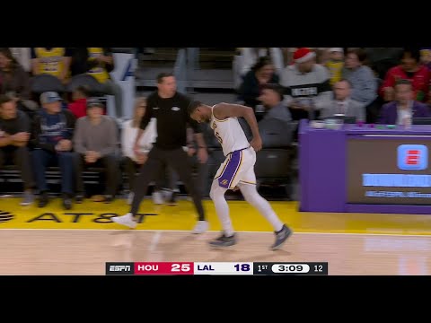 Marcus Smart hurt his shoulder on this screen from Steven Adams - Lakers vs. Rockets - 12/25/25