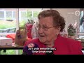 Mevrouw Bliekendaal blaast 107 kaarsjes uit op megataart