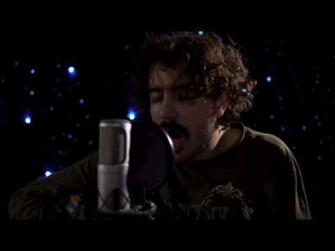 Batuhan Polat - Kırık Camlara Basma | Başka Şarkılar