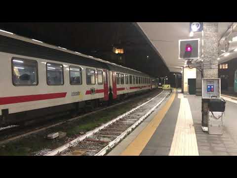 Départ de l'InterCity à Genova Piazza Principe (4K)