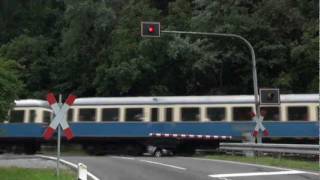 preview picture of video 'BÜ Gumpenried mit Esslinger Triebwagen'