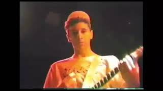 No Doubt - Total Hate -Live 1987 ( Jhon Spence &amp; Gwen Stefani on Vocal)