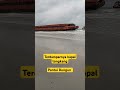 Terdamparnya Kapal Tongkang Di Pantai Dungun Lingga Timur Sort Pantai