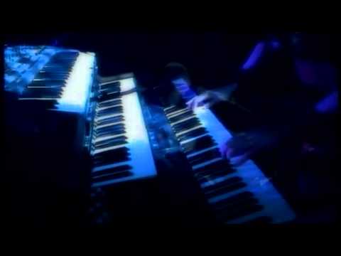 Videoclip de Living With the Big Lie (Live) — Marillion