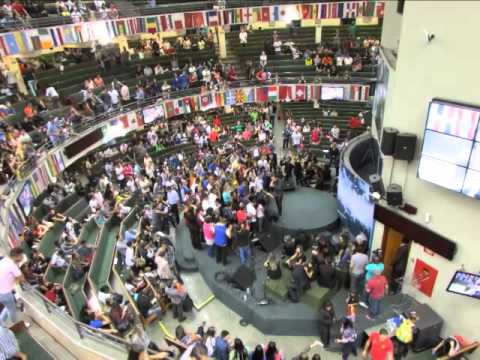 Bem vindo......12 Agosto 2014 - Diaante do Trono - Deus Reina - CD