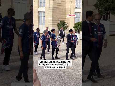 Les joueurs du PSG arrivent à l'Élysée pour être reçus par Emmanuel Macron #psg #championsleague