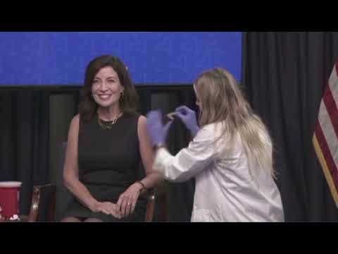 Hochul Gets a Flu Shot