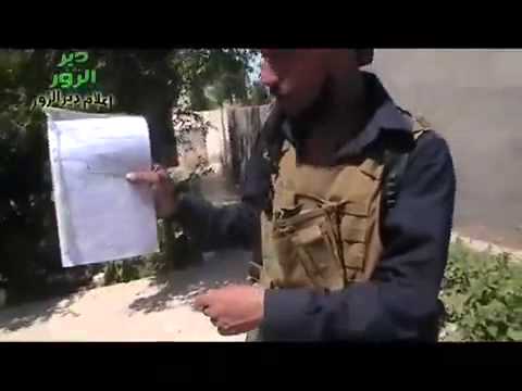 قائد لواء المجاهدين يكشف عن وثائق تدريب الميليشيات في بلدة حطلة بعد السيطرة عليها في ريف دير الزور