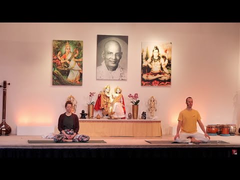 Yogastunde Mittelstufe Grundreihe mit Adrian - Yoga Vidya Ashram Live - 09:15 Uhr 24.02.2022