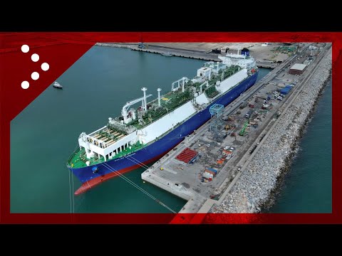 Piombino, le immagini dal drone del rigassificatore ormeggiato nel porto