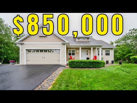 Meticulously Maintained Bungalow in Lewis Lake