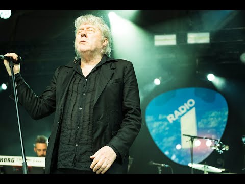 ARNO - BATHROOM SINGER (LIVE @ RADIO 1 ARNO 70 SESSIE)