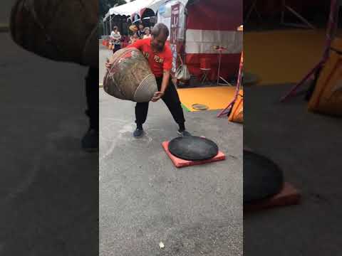 world biggest spinning top #shorts #lattu #spinning #funny #kids #bb #dhindora