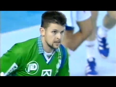 Menuda recepción a una mano de Rastner. Copa ASOBAL 1997/98. AdemarLeón-CajaCantabria. Final. León.