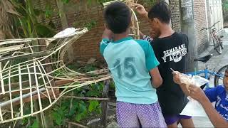 Download lagu Kreativitas anak-anak brambang, proses membuat takbiran vespa mp3