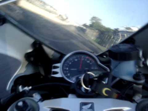 cbr 1000 rr andando em interlagos