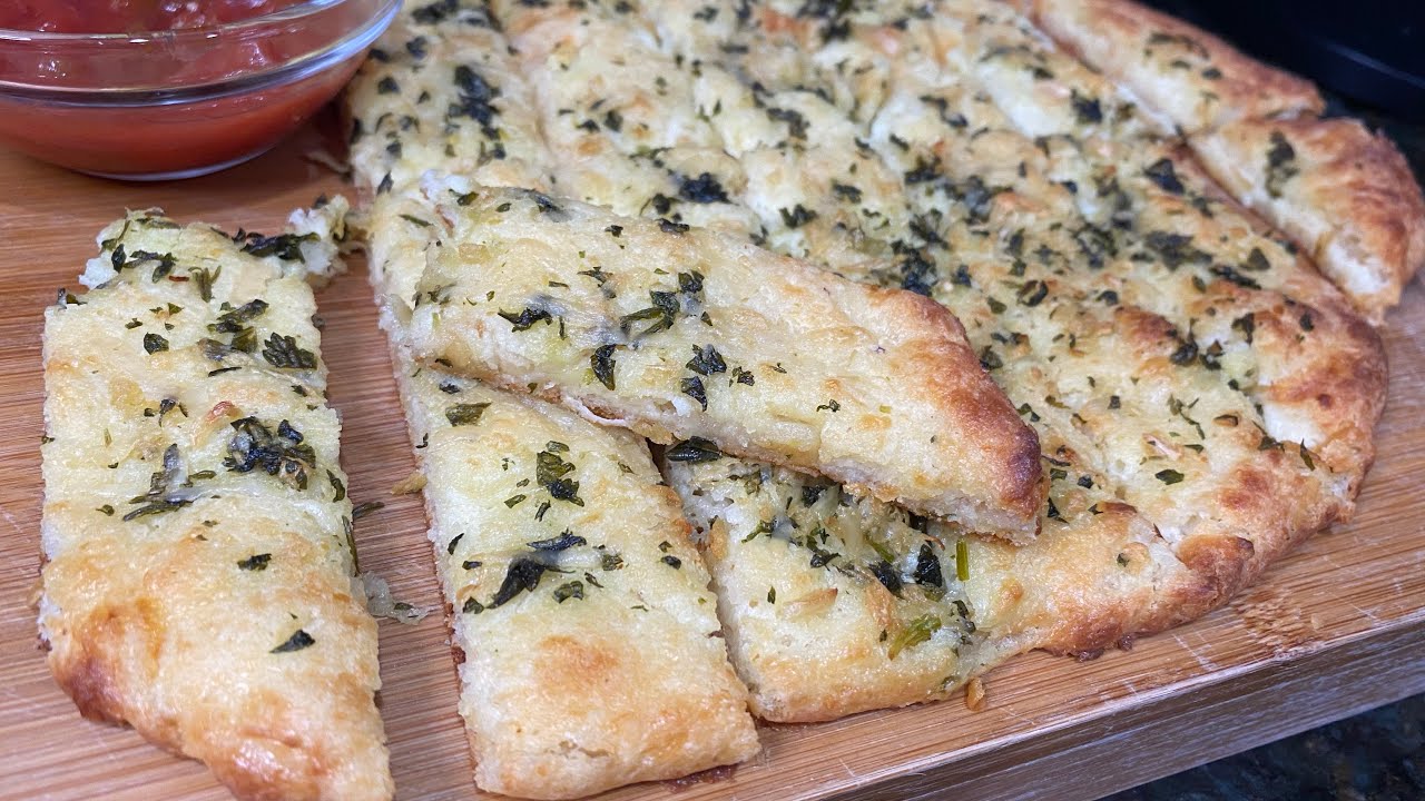 Watch Now Pão de alho low carb / low carb garlic bread Pão de alho low carb / low carb garlic bread