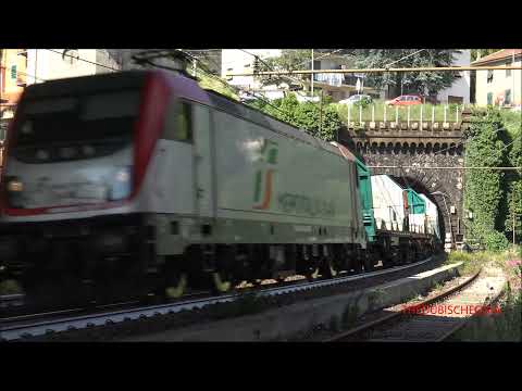 E.494 CON TRENO MERCI PER COILS SBUCA DALLA GALLERIA A MIGNANEGO. (GE) SAB. 12 - 6 - 2021.