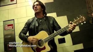 Rick Springfield performs JESSIE&#39;S GIRL in the NYC subway 10/10/12