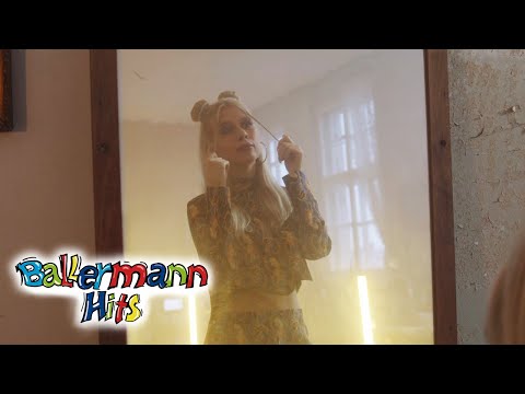 Emi Flemming, Venga Venga - Don't Wake Me Up (Offizielles Musikvideo)