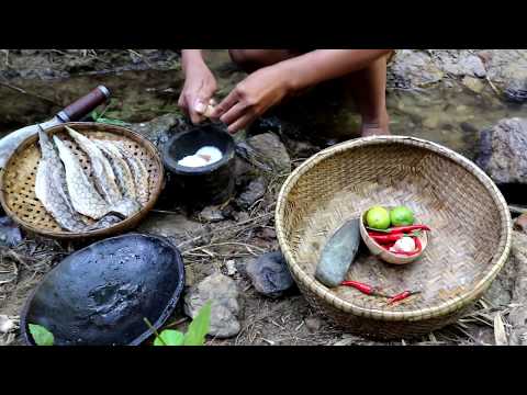 Survival skills: Snake fish & peppers fried  on clay for food - Cooking snake fish eating delicious Video