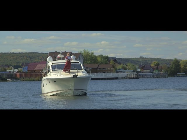 Вышел первый клип Марины Карповой