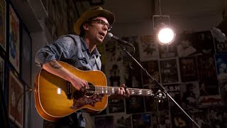 Justin Townes Earle - Boy Keep Movin&#39; (Live at Amoeba)
