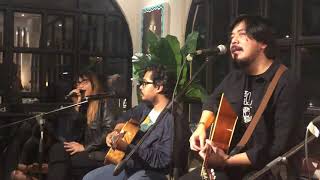 Download lagu Bilal Indrajaya - Saujana [feat. Karina Christy] (Acoustic Live at Ruuang Kopi, Jakarta 12/4/2023) mp3