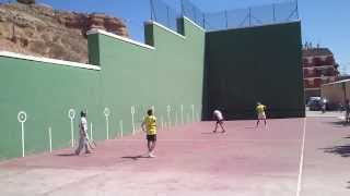 preview picture of video 'Campeonato de frontenis de San Esteban de Gormaz 2013, partido de la primera ronda.'