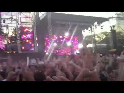 Nicky Romero drops Bingo Players - Rattle Vs Justice - We Are Your Friends at EDC 2013