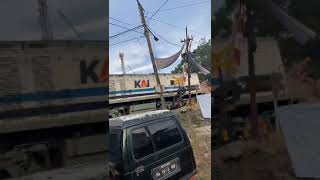 Download lagu Detik-Detik KA Babaranjang Tabrak Truk Angkutan Batu Bata mp3